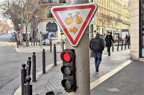 Les V Los Peuvent D Sormais Griller Des Feux Rouges L Galement Marseille