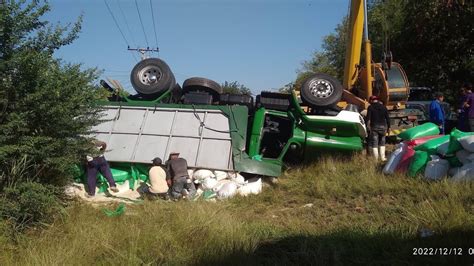 Se Vuelca Tras Accidente De Tránsito Camión Estatal Cargado De Arroz