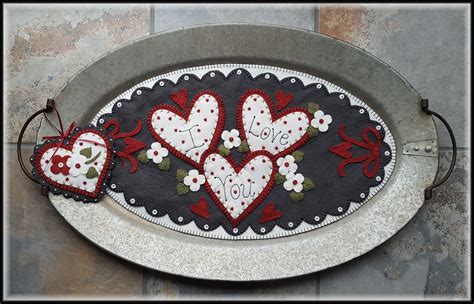 Be Minevalentine Hearts And Flowers Penny Rugwool Applique Table Mat