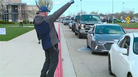 Mountain View High School staff give seniors a big sendoff | ktvb.com