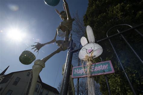 12 Foot Tall Skeleton Named Skelly Photos The Morning Call