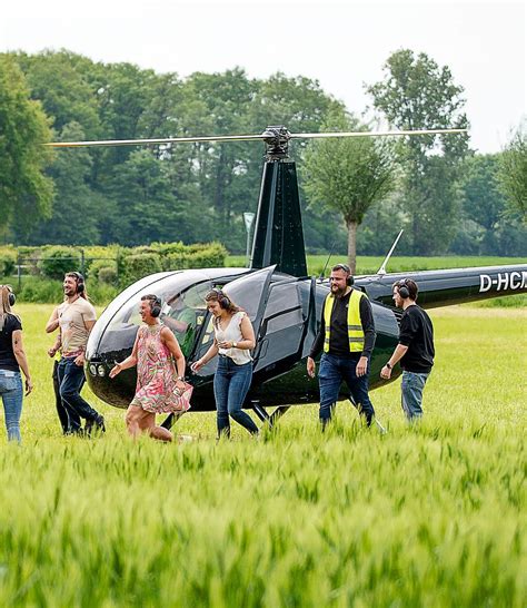 Gr Ne Sind Gegen Rundfl Ge Mit Dem Hubschrauber