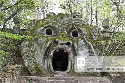 Eingang Durch Ein Offenes Maul Skulptur Des Orcus Sacro Bosco