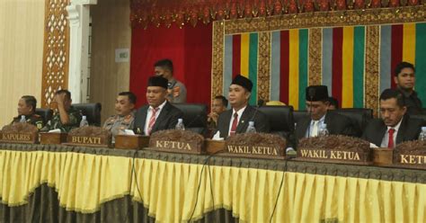 Pj Bupati Aceh Barat Daya Menghadiri Rapat Paripurna