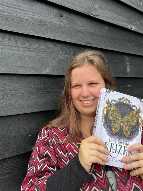 Deldense Auteur Britt Zwijnenberg Presenteert Nieuw Boek Nieuws