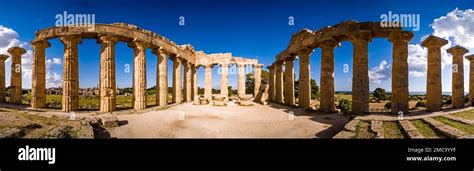 Vue Panoramique Sur Les Ruines Et Les Colonnes Du Temple De Tempio Di