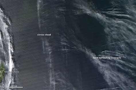 The Evolution of a Contrail : Image of the Day
