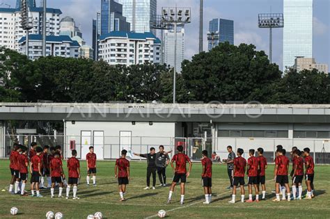 Latihan Timnas Indonesia U20 Jelang Lawan China ANTARA Foto