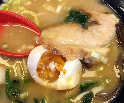 横浜駅で豚骨醤油ラーメンを頂きましたゴル麺 リアルに美味しいもの日記 ｴ