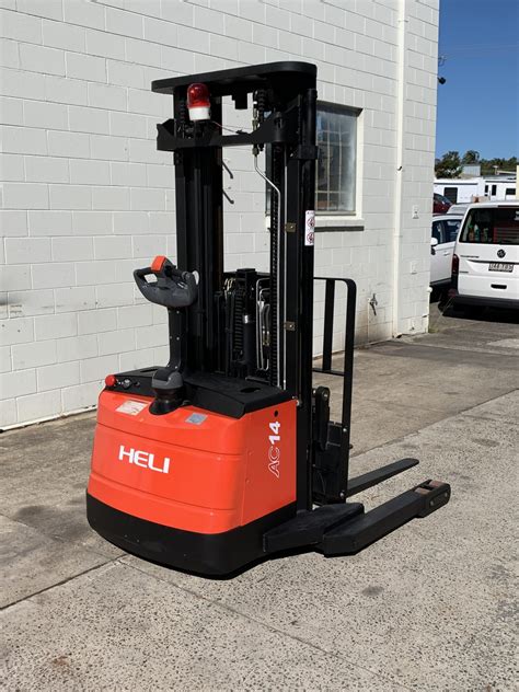Quality Electric Pallet Jack vs Stacker |North Coast Forktrucks