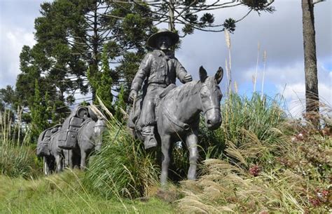 Monumento Aos Tropeiros - J 28 – Monumento aos tropeiros, Lages SC , Brasil – Griffe Atelie