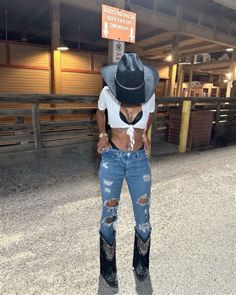 Pin On Fashion Inspo In Rodeo Style Outfits Cowgirl Style