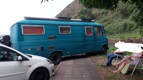 Coches Mal Aparcados Caravanas Que Pernoctan Sobre Aceras Y Otros