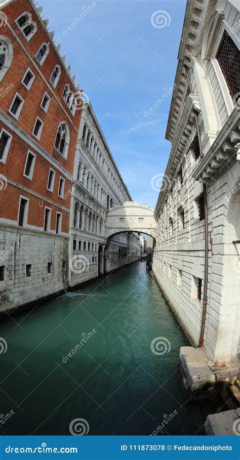 A Ponte Dos Suspiros Em Veneza Fotografou Lente De Fisheye Foto De