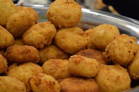 Bolinho de batata na airfryer fica pronto mais rápido do que você