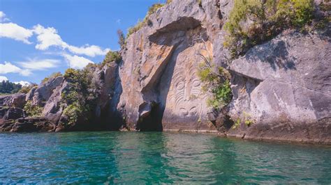 Paddling To The Lake Taupo M Ori Carvings New Zealand Out There Kiwi