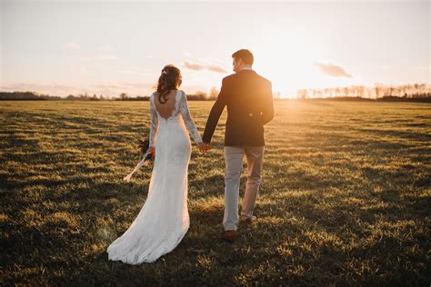 Bride And Groom Poses List Classical And Creative Bride And Groom