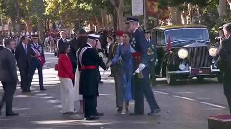 Pedro Sánchez recibe gritos de Que te vote Txapote en el desfile del