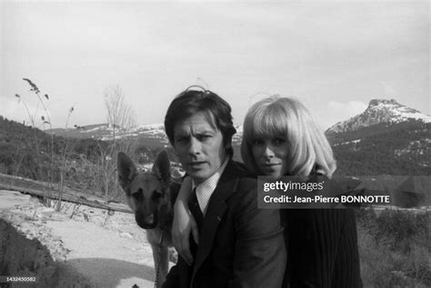 Alain Delon Et Mireille Darc Lors Du Tournage Du Film Les Seins De