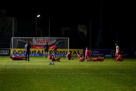 Freude Und Auch Appell Vor O Derby Der Kult Klubs Fc Blau Wei Linz Vs