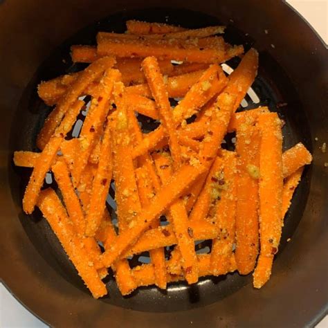 Garlic Parmesan Air Fryer Carrot Fries With Creamy Sriracha Dip