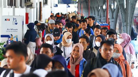 Info Arus Balik Mudik Jumlah Penumpang Ke Stasiun Senen Terus Naik