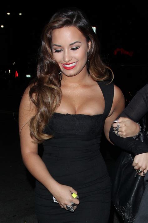 Demi Lovato Shows Huge Cleavage In Low Cut Black Dress Heading To Mtvs Vma Pre Porn Pictures