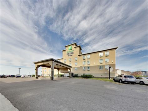 Holiday Inn Express & Suites Edmonton International Airport in Edmonton ...