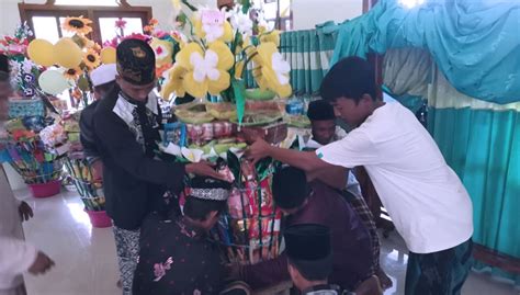 Melihat Perayaan Maulid Nabi Di Bawean Gresik Ada Berkat Jutaan