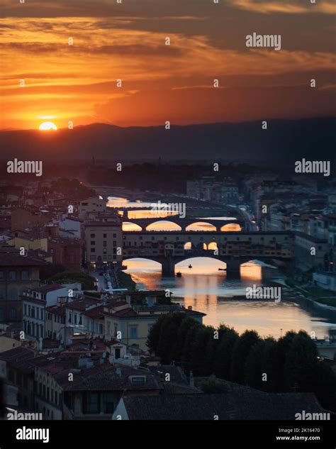 Sunset Ponte Vecchio bridge Florence Italy skyline Stock Photo - Alamy