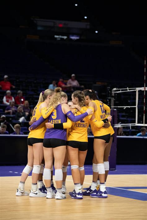 Photos Volleyball Splits Series 1 1 Against Ole Miss Multimedia