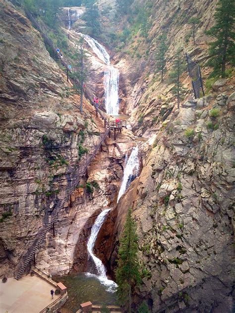 น้ําตก Seven Falls ใน Colorado Springs เอ็กซ์พีเดีย