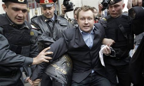 Pol Cia Dispersa Protesto Gay E Det M Ativistas Em Moscou Jornal O Globo