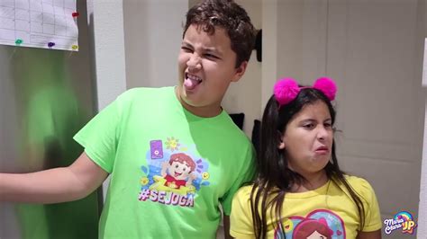 Maria Clara E Jp Barata - MARIA CLARA E JP TEMTAM PEGAR A BARATA GIGANTE - YouTube
