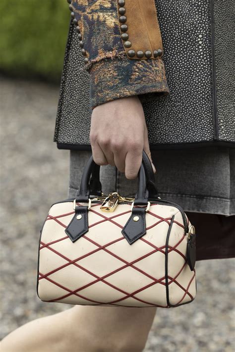 Bolsos Louis Vuitton Crucero 2024 RUNWAY Oficial De MAGAZINE