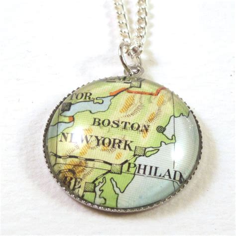 Personalized Map Necklace America Variatons 25 Mm