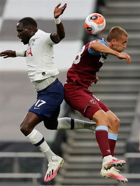 FOTO Harry Kane Bikin Gol Tottenham Bungkam West Ham Foto Liputan6