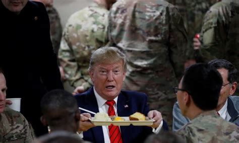 Trump Enjoys Belated Thanksgiving Dinner After Visiting Troops in Afghanistan | The Epoch Times