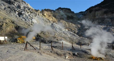 Sono Precipitati Dentro Il Cratere Tragedia A Pozzuoli Unintera