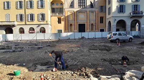 Piazza Grimoldi Dagli Scavi Per Gli Alberi Spunta Un Altro Muro