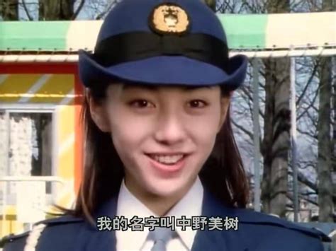 铁甲小宝：除了女警花还有这两位美女，少年看烂铁长大看美女中野卡布达机器人