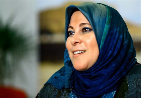 Kafapressma مريم آيت أحمد نازلة حافلة البيضاء على من يقع