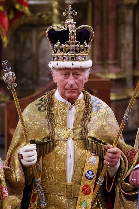 Foto Rei Charles III a coroa na cerimônia que custou mais de 600