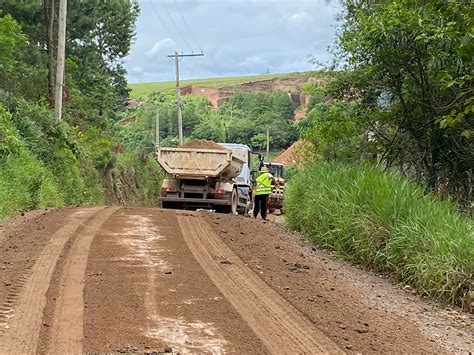 Secretaria De Obras De Taquara Realiza Trabalhos De Patrolamento E