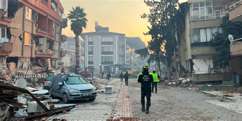 Terremoto In Turchia E Siria Oltre Mila Morti Si Scava Ancora Tra