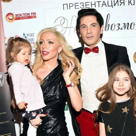 авраам руссо жена : Zhena Avraama Russo Uznala Chto Artist Soderzhal ...