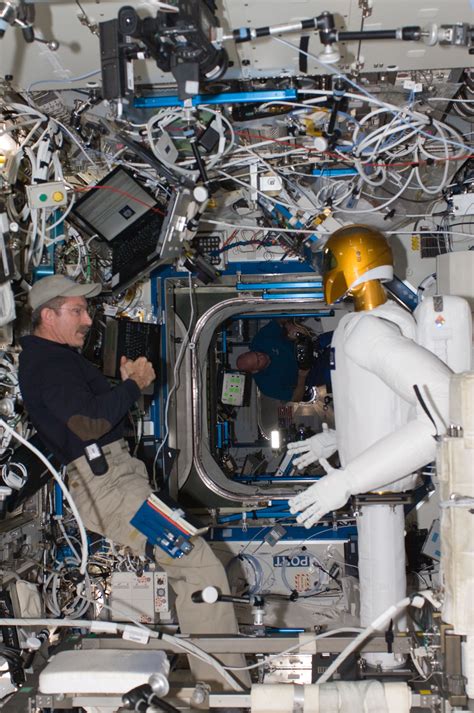 NASA Recalls Robonaut for Repairs - autoevolution