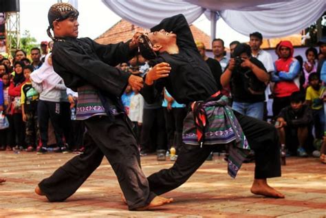 Kesenian Debus Proses Penyebaran Agama Islam Hingga Menjadi Budaya