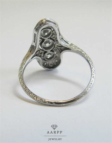 Art Deco Schiffchen Ring Aus Platin Mit Diamanten Um Gr