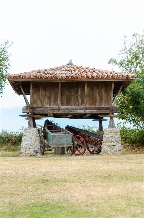 Vieille Cabane En Bois Dans Les Asturies Espagne Photo Stock Image